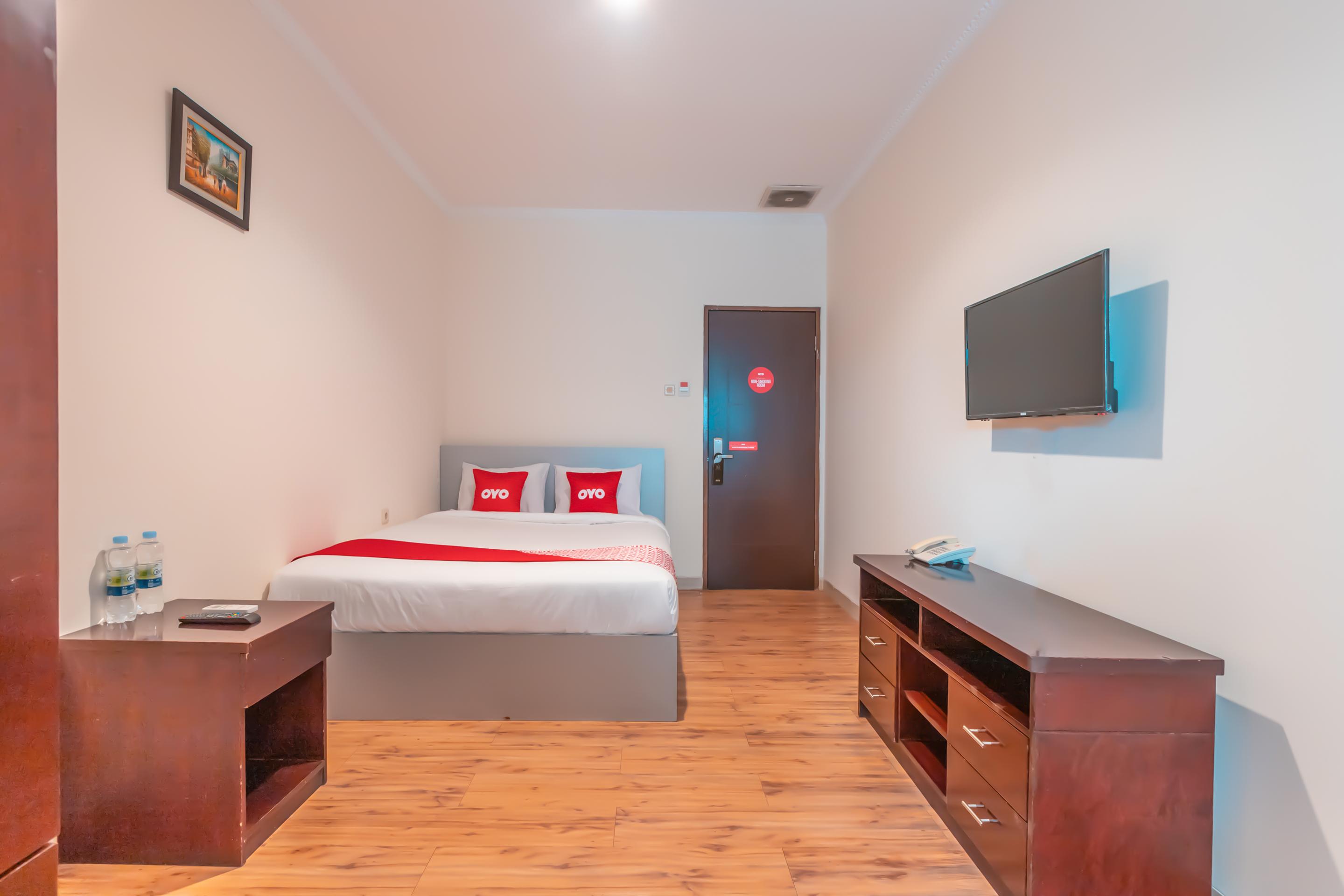 OYO Flagship 2131 Hotel Binong Tangerang Exterior foto