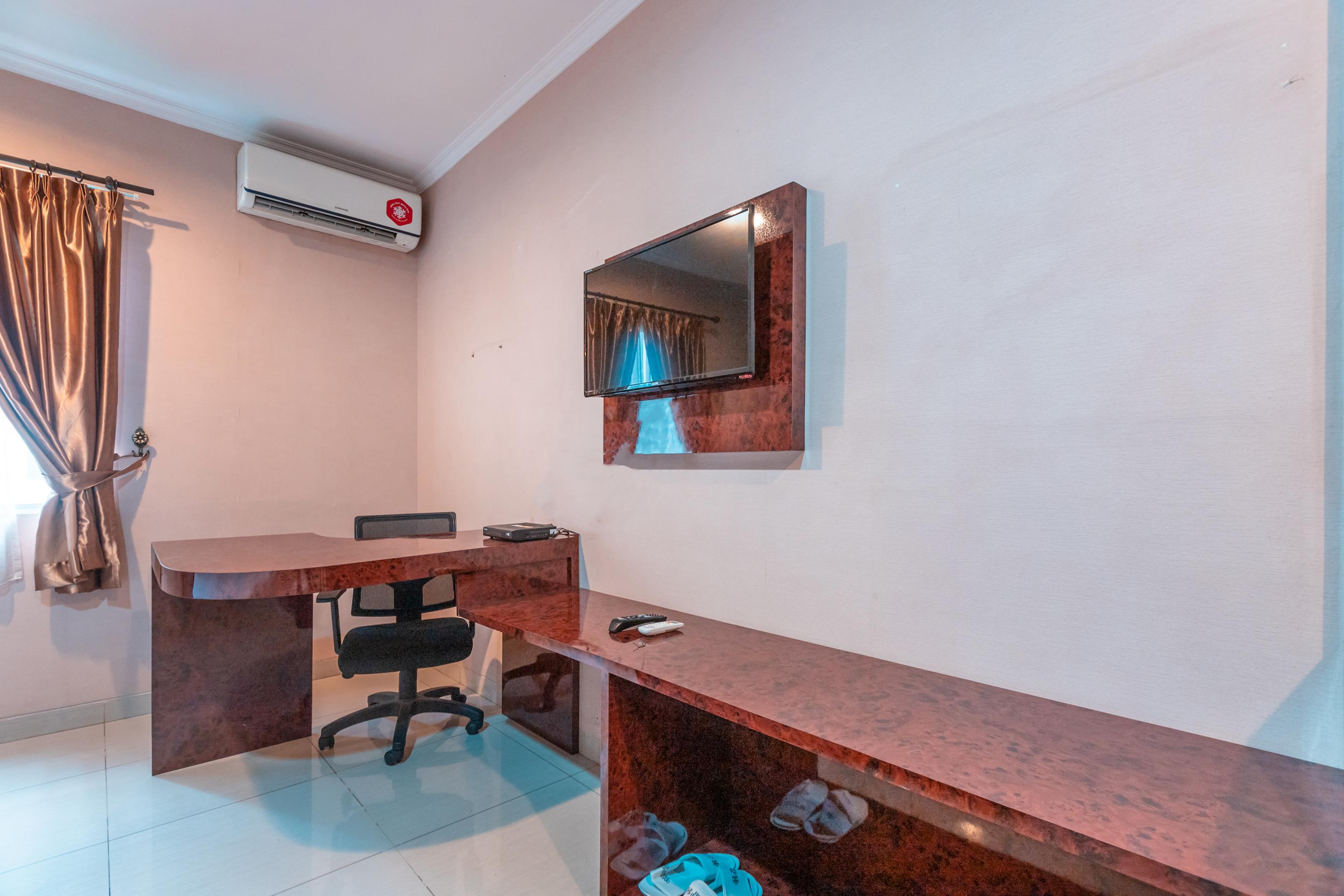 OYO Flagship 2131 Hotel Binong Tangerang Exterior foto