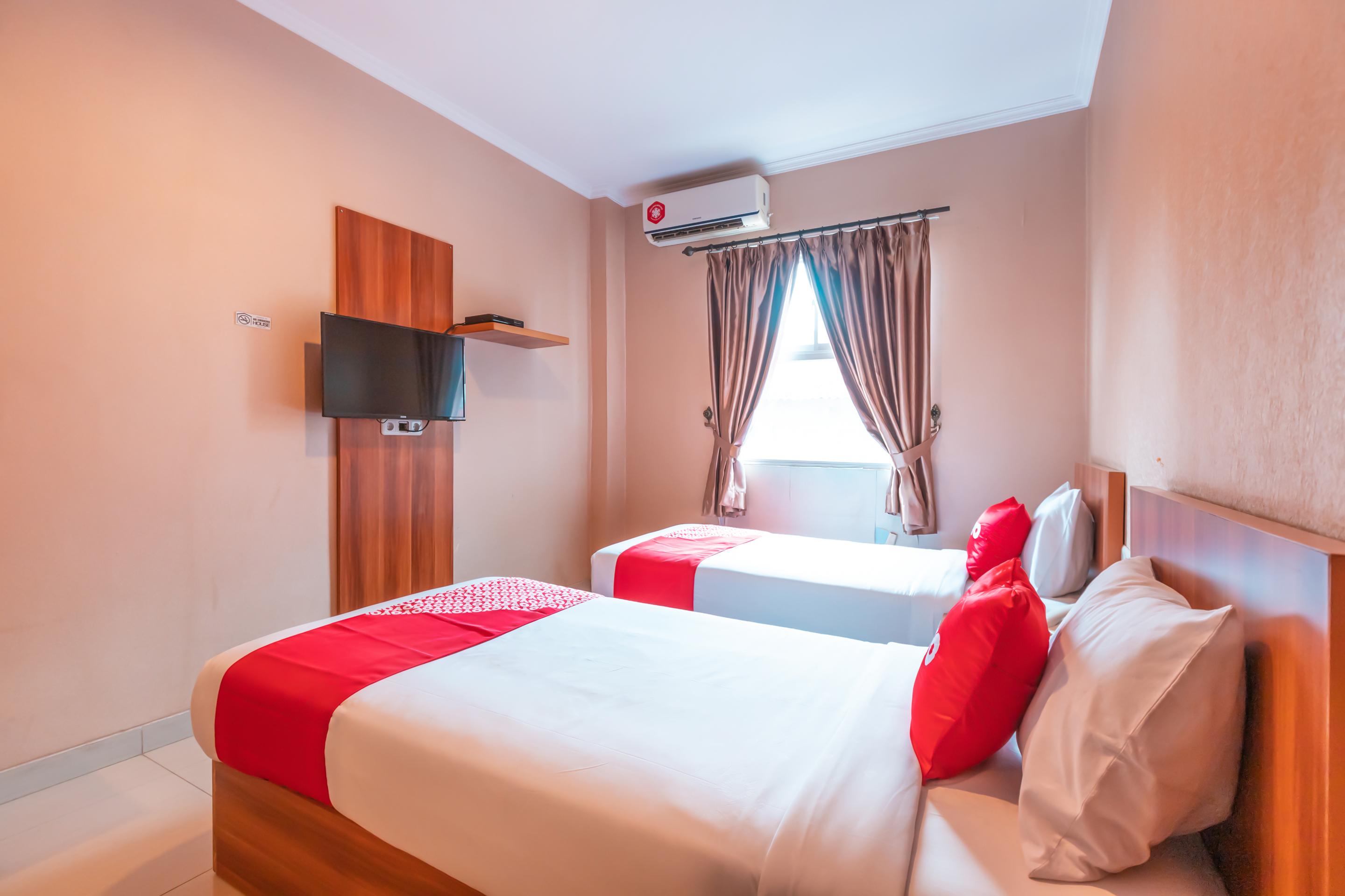 OYO Flagship 2131 Hotel Binong Tangerang Exterior foto