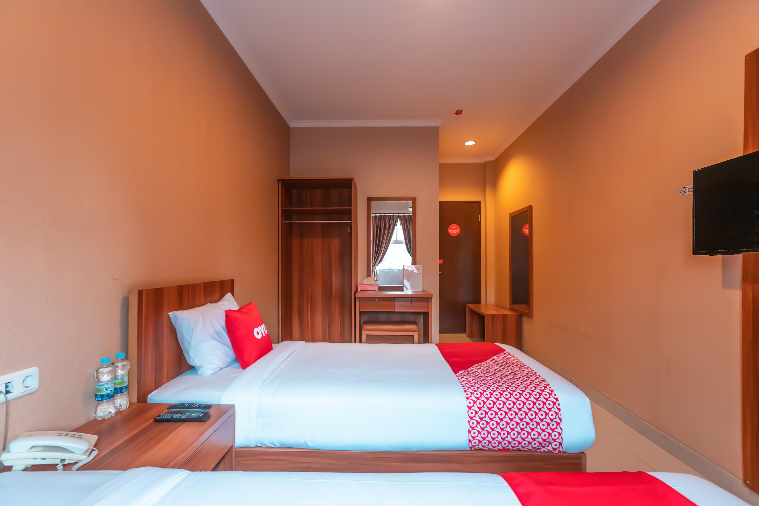 OYO Flagship 2131 Hotel Binong Tangerang Exterior foto