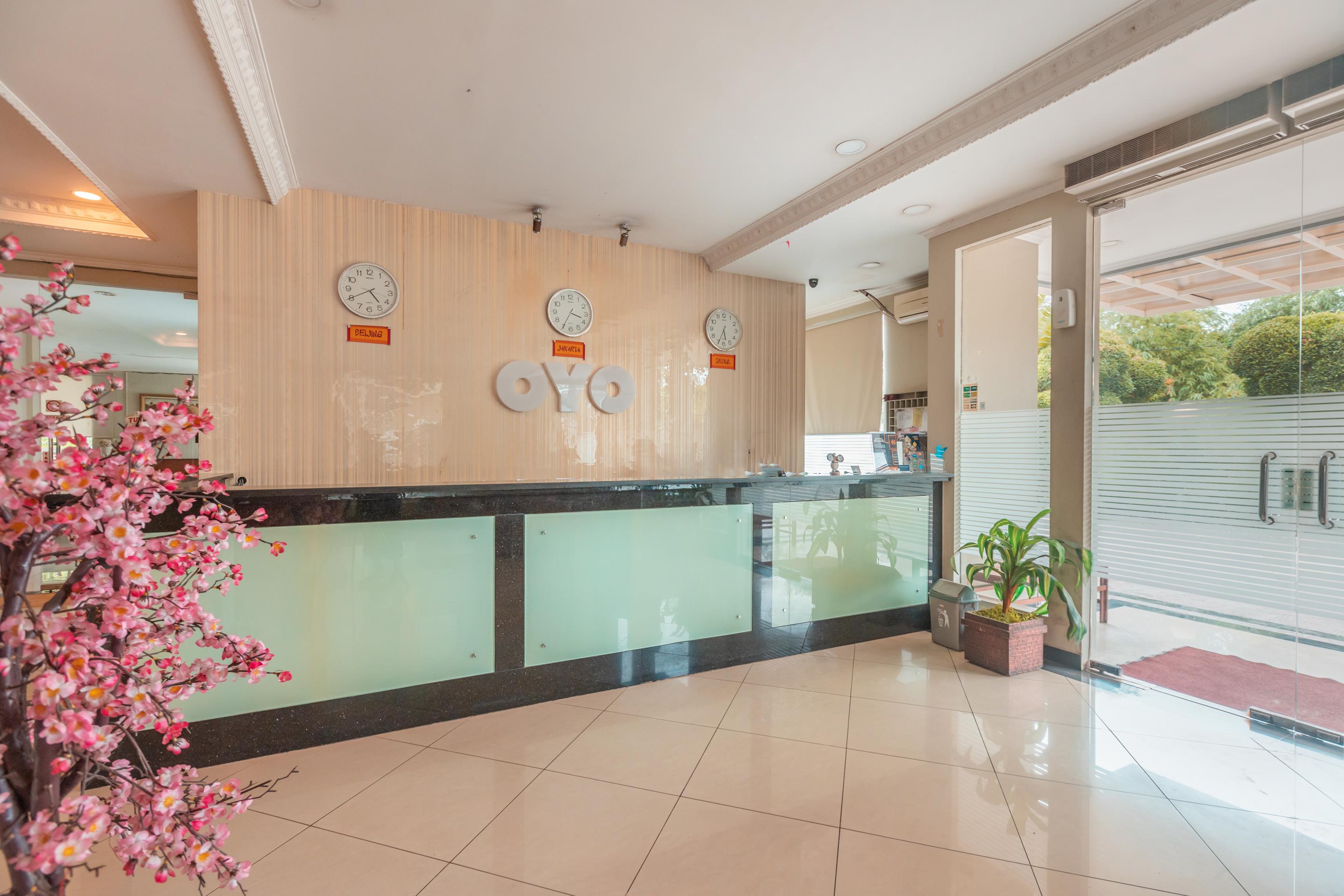 OYO Flagship 2131 Hotel Binong Tangerang Exterior foto